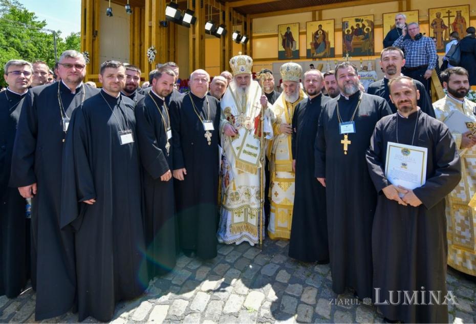 „Bucuria mărturisirii credinței. Centenarul Patriarhiei Române în aniversarea copiilor și tinerilor” „Bucuria mărturisirii credinței. Centenarul Patriarhiei Române în aniversarea copiilor și tinerilor”