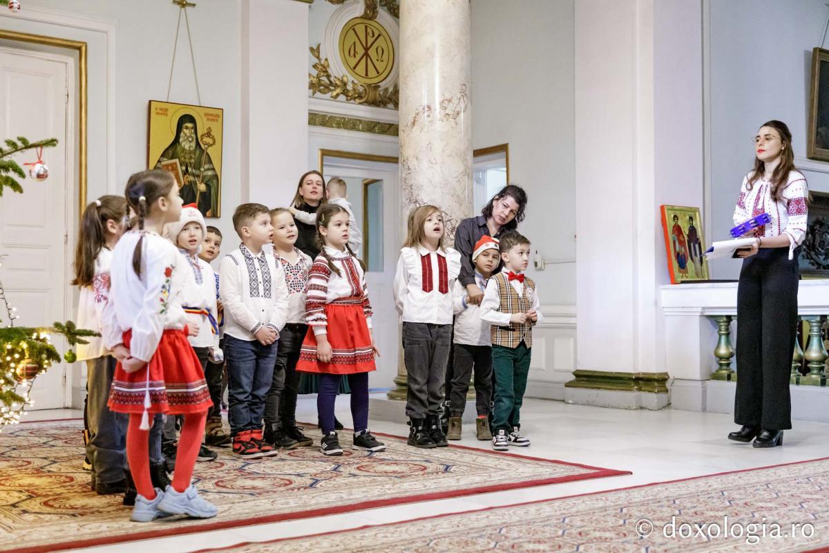 Școala Veronica Micle, Clasa 0 – Colindători la Reședința Mitropolitană 2024